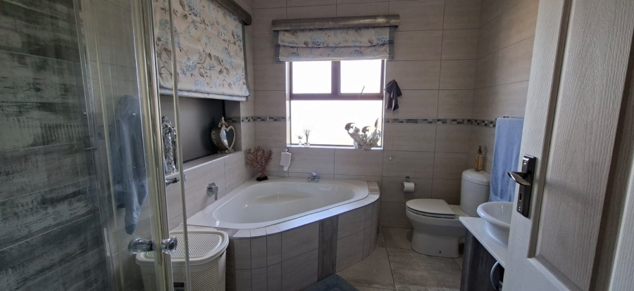  Bedroom Property for Sale in Dana Bay Western Cape